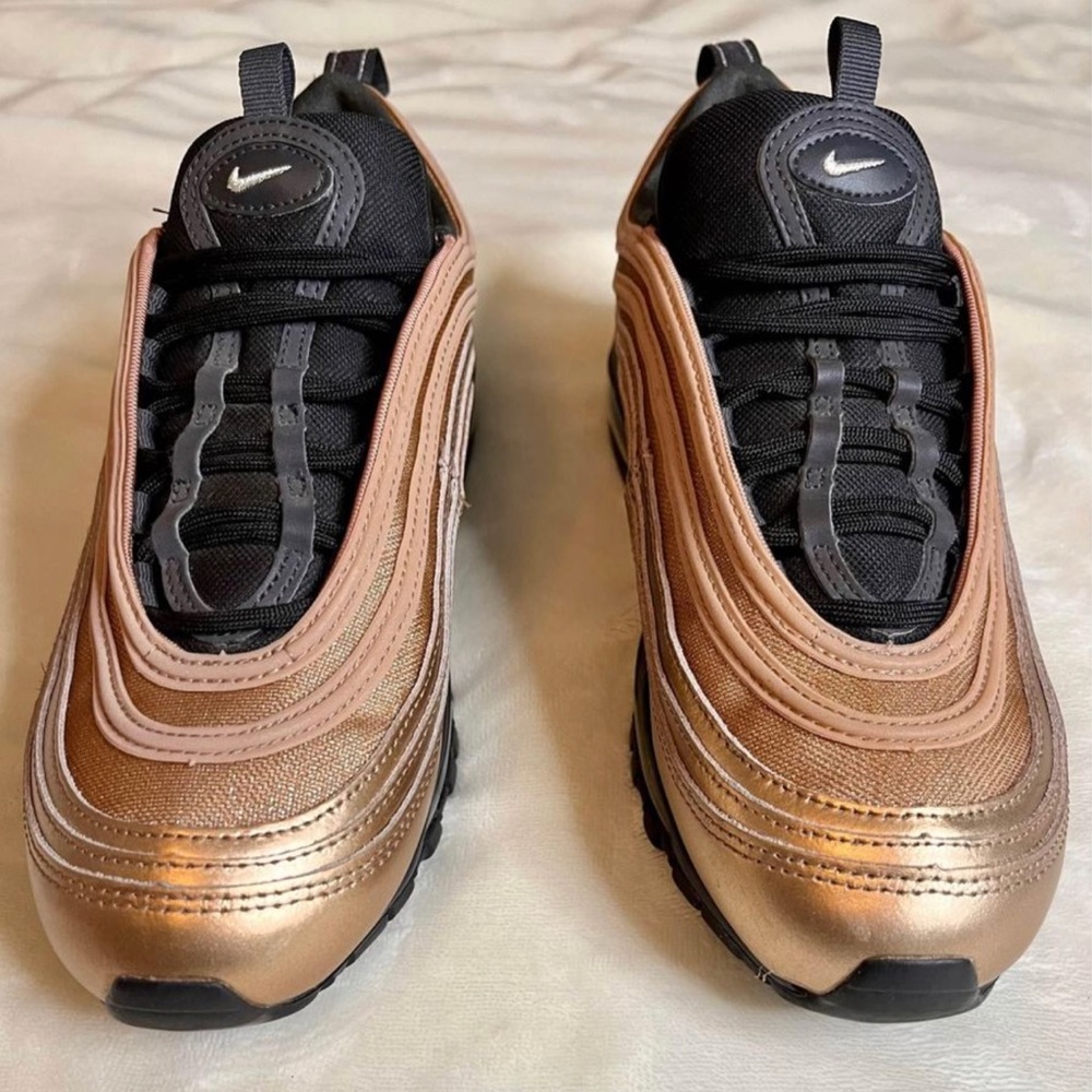 Nike air maxes